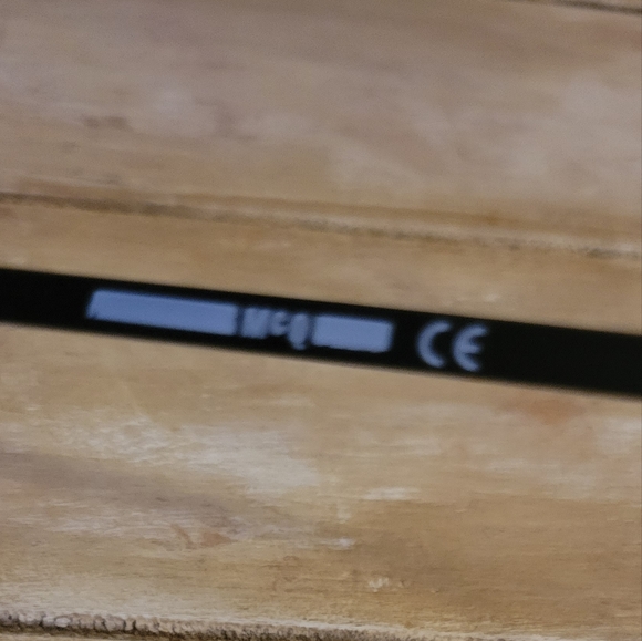 Alexander McQueen Sunglasses.   Aviator.  Mirrored. Black and Gray color. - Picture 2 of 4